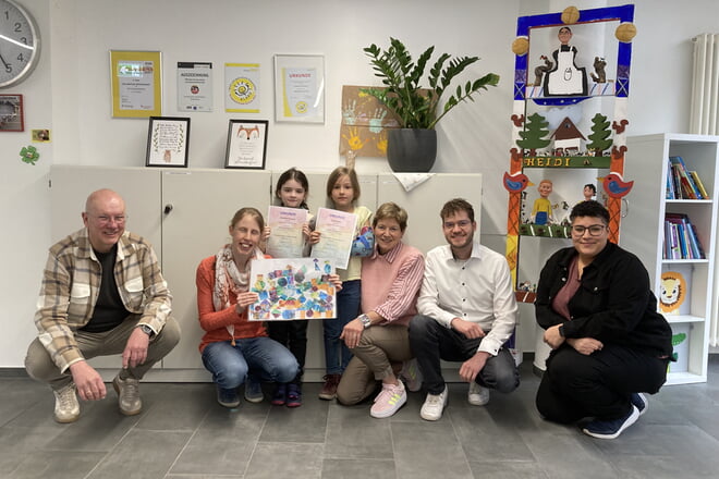 Herzlichen Gl&uuml;ckwunsch, Luisa und Christina, zum Preis beim diesj&auml;hrigen Mal- und Fotowettbewerb!