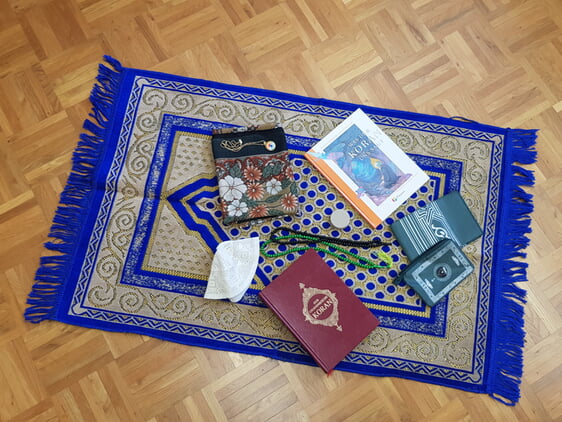 Gebetsteppich, Koran, Gebetsketten, Reisegebetsteppich mit Kompass und mehr